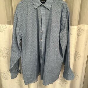 Stafford Blue Dress Shirt with Classic Collar and Long Sleeves